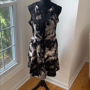 Women’s mid-length dress